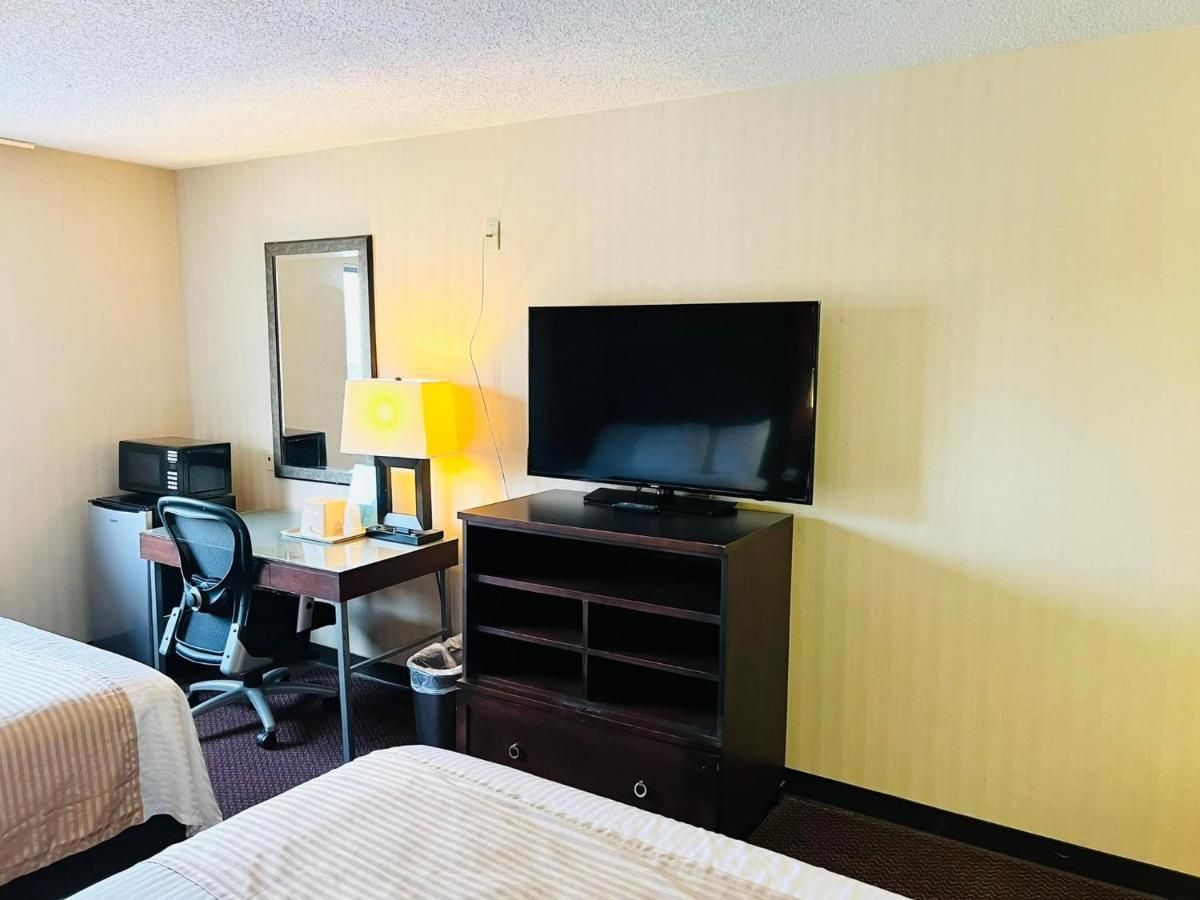 Super 8 By Wyndham Fort Scott Экстерьер фото